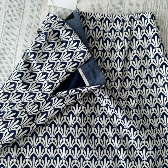 NWT TALBOTS Petite Blue and White Skirt - Picture 3 of 3